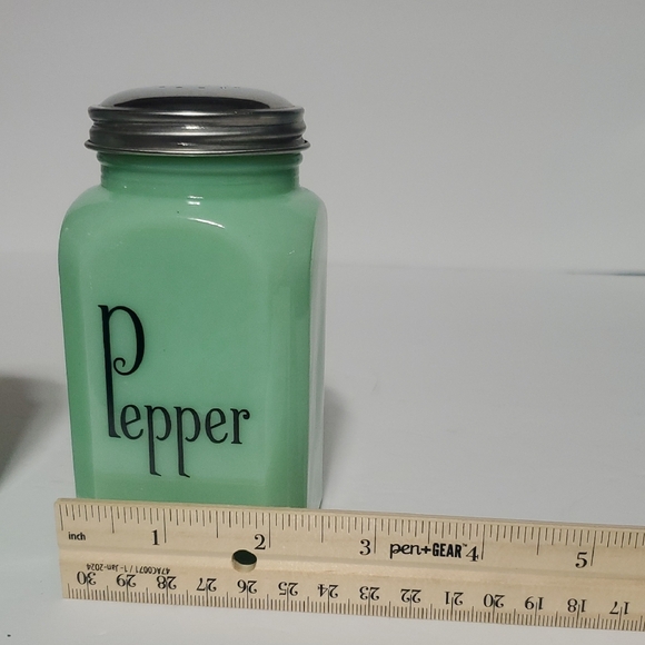 Green Salt and Pepper Shakers - Picture 7 of 7